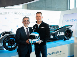 Formel-E-Fahrer Maximilian Günther (re.) mit voestalpine-CEO Herbert Eibensteiner (lks.)