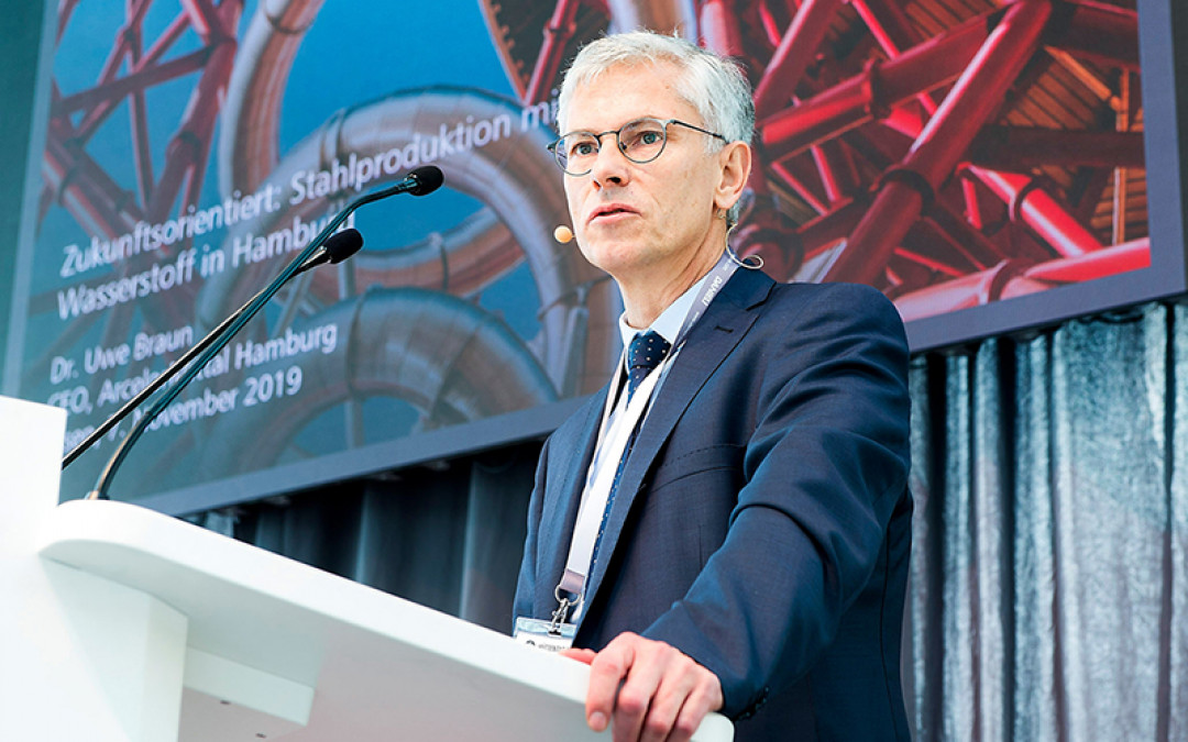 Dr. Uwe Braun, CEO von ArcelorMittal Hamburg, erläuterte auf dem HÜTTENTAG 2019 in Essen die Strategie seines Unternehmens zur klimaneutralen Stahlproduktion - Foto: Rainer Schimm / Messe Essen