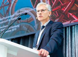 Dr. Uwe Braun, CEO von ArcelorMittal Hamburg, erläuterte auf dem HÜTTENTAG 2019 in Essen die Strategie seines Unternehmens zur klimaneutralen Stahlproduktion