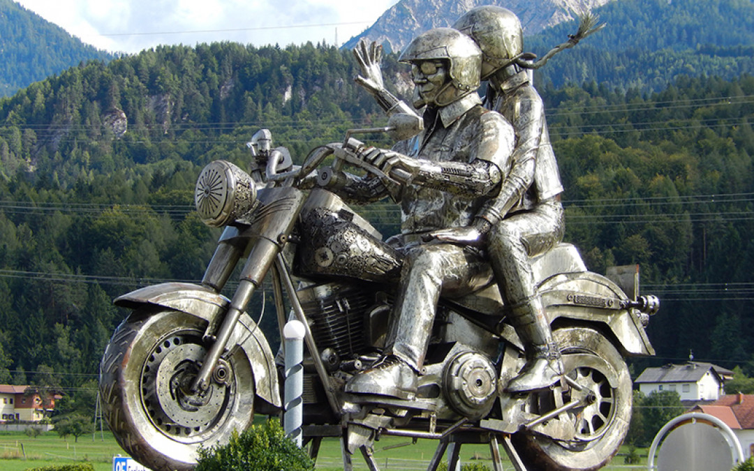 Kunstwerk der besonderen Art: Die überdimensionierte Harley-Davidson Fat Bob. - Foto mit Genehmigung von giganten-aus-stahl.de
