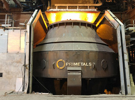 Von Primetals Technologies modernisierter LD-(BOF-)Konverter im Stahlwerk der Chelyabinsk Metallurgical Plant (ChMK), Teil der Mechel-Gruppe in Tscheljabinsk, Russland