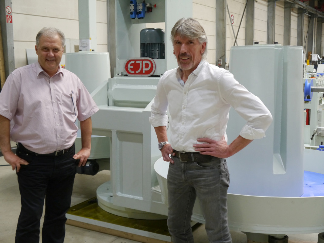Robert Jungbluth (links), einer der Geschäftsführer der EJP Maschinen GmbH, und Lothar Köppen, der Geschäftsführer der EJP WIRE Technology GmbH - Photo: EJP Maschinen / Suela Paraskevas