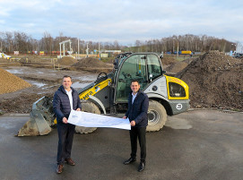 Kurz vor Jahresende ist der Spatenstich für das neue MicroStep CompetenceCenter Nord erfolgt. Geschäftsführer Johannes Ried (rechts) und Matthias Hutzler, Leiter der Niederlassung, freuen sich über den Baubeginn. Im Herbst 2021 soll der Gebäudekomplex eingeweiht werden.