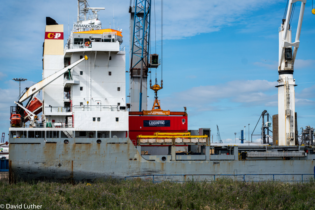 Umschlag von AUMUND Logistic-Containern im Hamburger Hafen mit Ziel Taiwan
