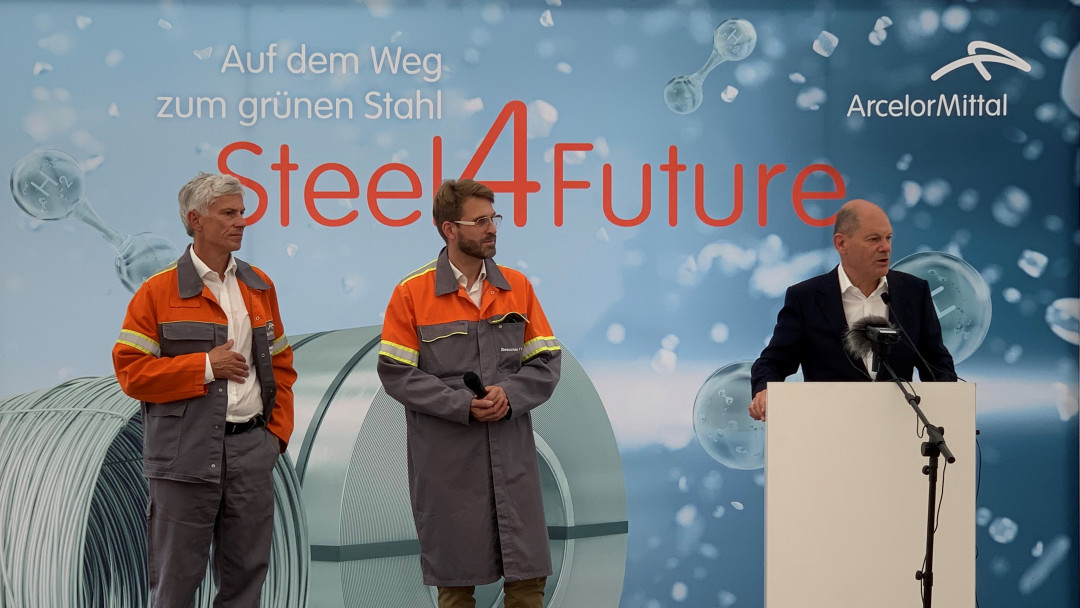 (von links nach rechts: Dr. Uwe Braun, Arne Langner, Olaf Scholz - Photo: ArcelorMittal