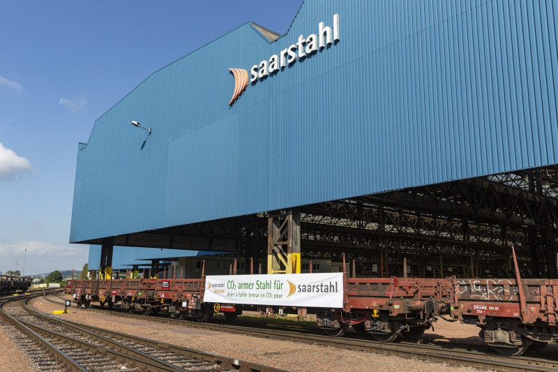 Der Zug mit dem ersten CO2-reduziertem Stahl von Saarstahl Ascoval trifft im Werk Burbach von Saarstahl ein - Photo: Saarstahl