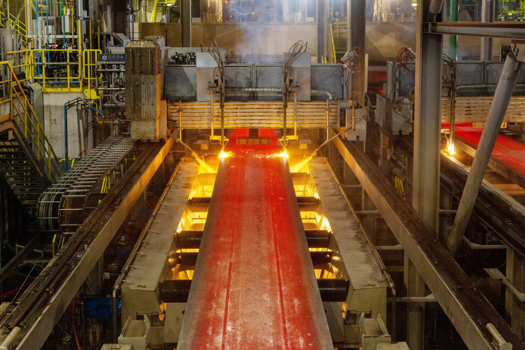 Tata Steel produziert die erste Bramme auf der neuen, dritten Stranggießanlage im Stahlwerk im niederländischen Ijmuiden. - Photo: Tata Steel