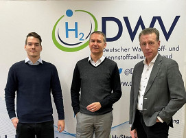 Clemens Orlishausen, Projektleiter der DWV-Fachkommission HySteel mit Thorsten Kasten, Vorstand des DWV und Werner Diwald, Vorstandsvorsitzender der DWV und Vorsitzender des HySteel-Sprecherkreises