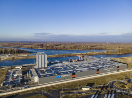 Die Photovoltaikanlage auf den Werksdächern der Wuppermann Hungary Kft. ist seit Januar 2022 in Betrieb. (Quelle: Wuppermann)