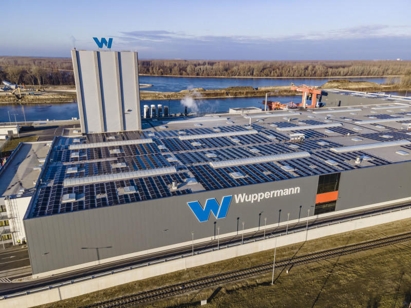 Die Photovoltaikanlage auf den Werksdächern der Wuppermann Hungary Kft. ist seit Januar 2022 in Betrieb. - Photo: Wuppermann AG