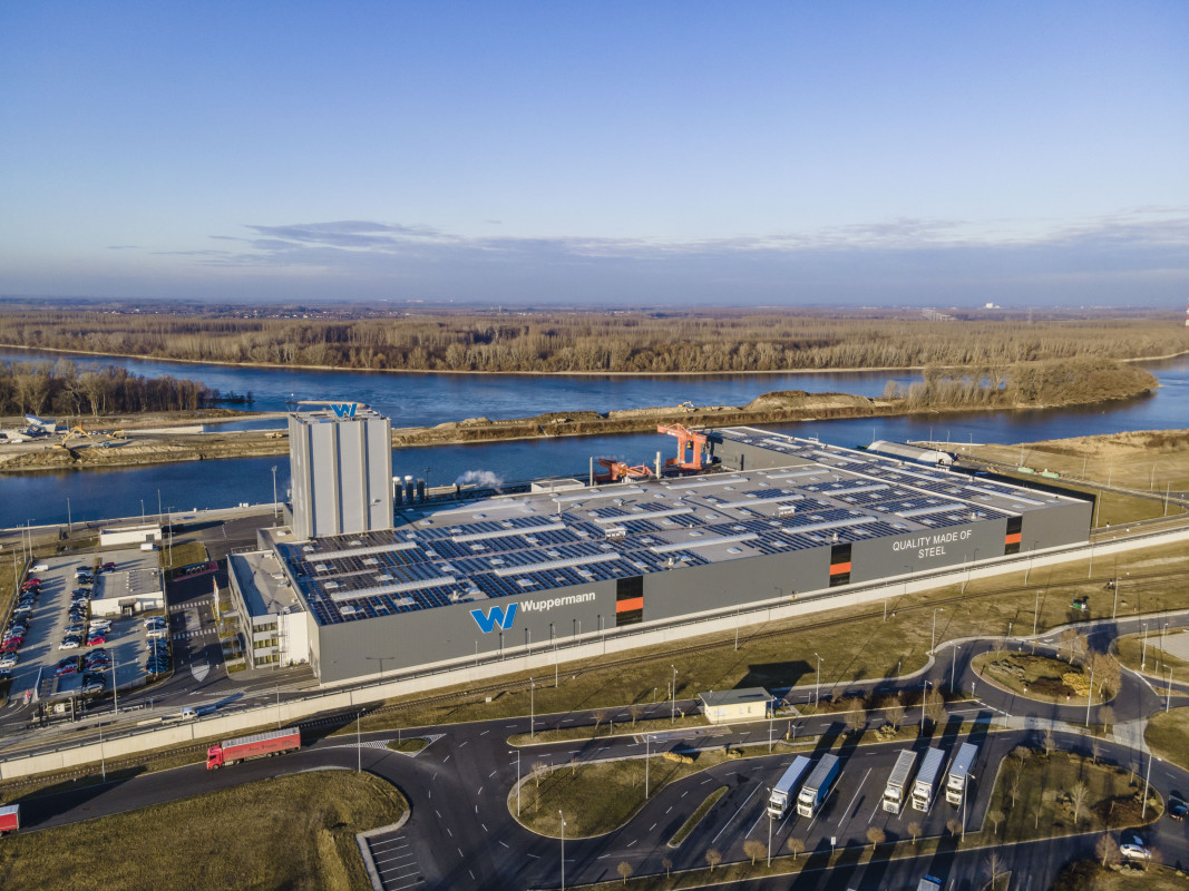 Die Photovoltaikanlage auf den Werksdächern der Wuppermann Hungary Kft. ist seit Januar 2022 in Betrieb - Photo: Wuppermann AG