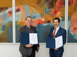 Kooperationsvertrag unterzeichnet: (v.l.) Präsident des Verwaltungsrates der OC Oerlikon, Prof. h.c. Michael Süß, und der Präsident der Technische Universität München Prof. Thomas F. Hofmann