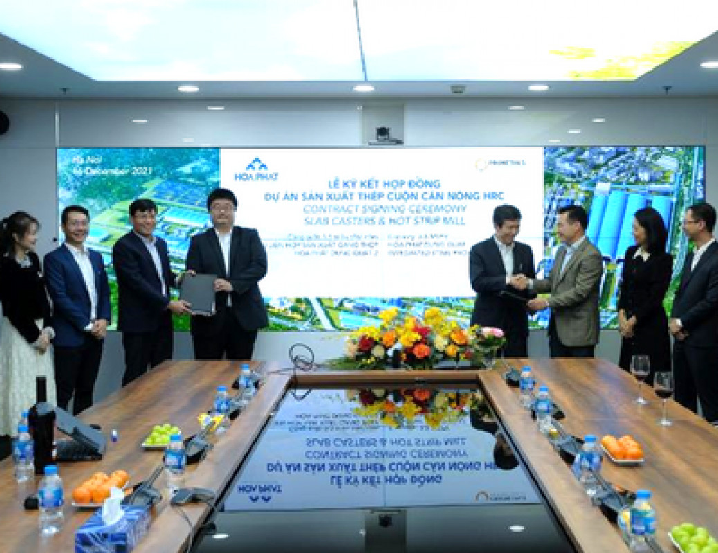 Vertragsunterzeichnungszeremonie mit dem Vorsitzenden Duong und anderen Mitgliedern von Hoa Phat Dung Quat Steel JSC - Photo: Primetals Technologies, Limited