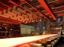 Grobblechproduktion im Werk von thyssenkrupp Steel in Duisburg-Hüttenheim