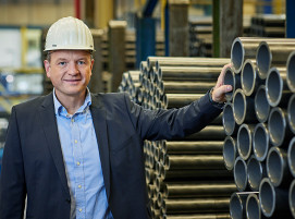 Ralf Brunnert ist Direktor SHE (Safety, Health & Environment) & Operation Services bei BENTELER Steel/Tube. Er leitet das Programm „Grüne Rohre“, mit dem es sich die Division zum Ziel gesetzt hat, CO2-Neutralität bis 2045 zu erreichen