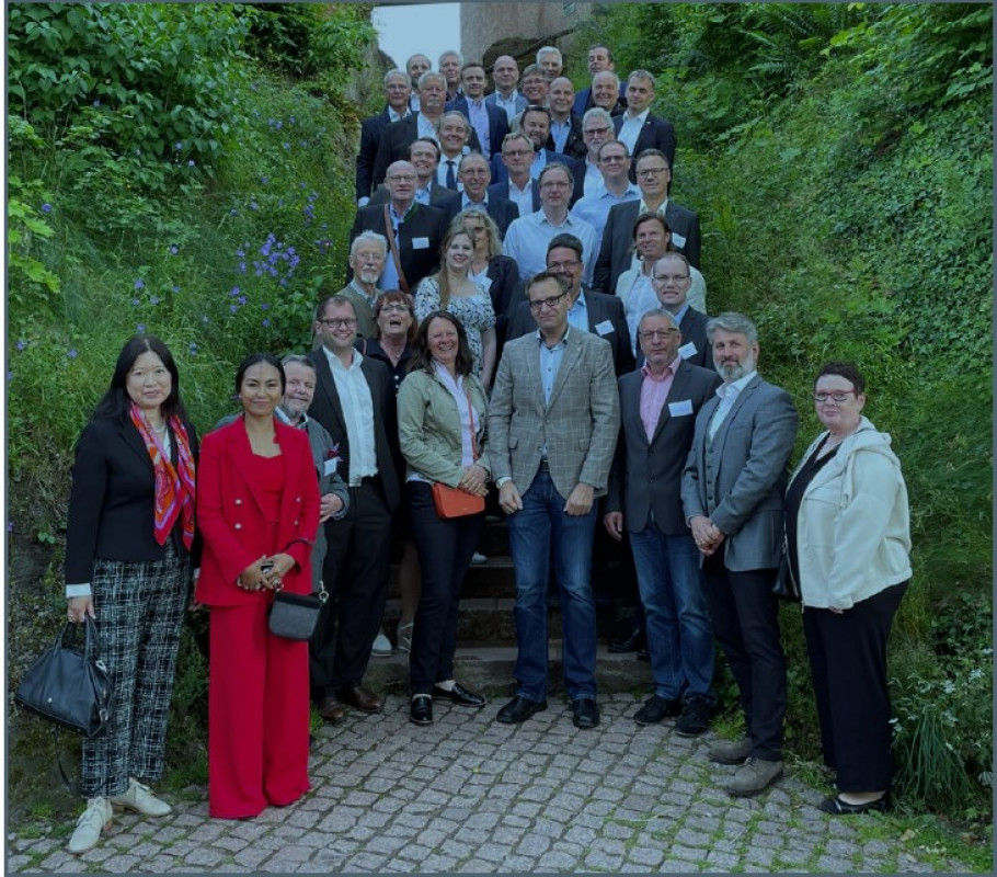 Teilnehmer der DFFI-Jahrestagung 2022 in Eisenach mit den neuen Mitgliedern - Photo: Deutsche Feuerfest-Industrie e.V.