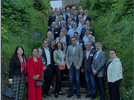 Teilnehmer der DFFI-Jahrestagung 2022 in Eisenach mit den neuen Mitgliedern