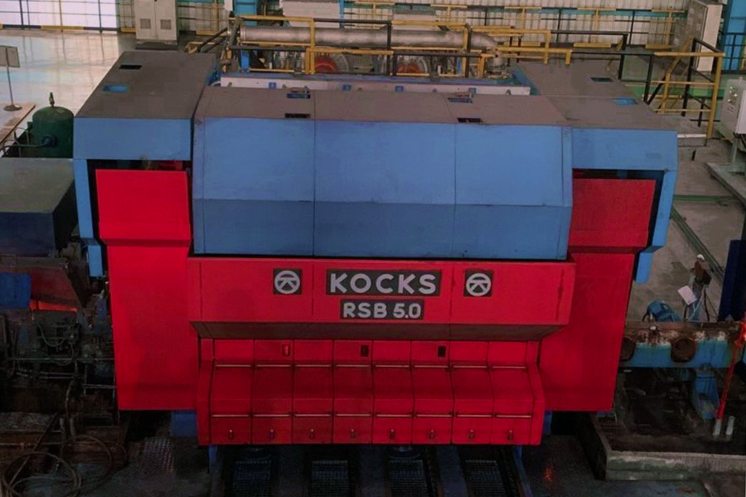 Der RSB® 370++/4 ist als Fertigblock nach 20 Gerüsten in H/V-Walzwerksanordnung platziert. - Photo: Friedrich Kocks GmbH & Co. KG