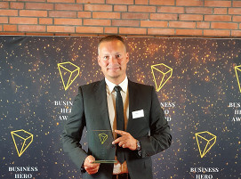Johann Martin, EWM-Standortleiter in Ibbenbüren nahm den Preis gerne für den Lichtbogenschweißtechnik-Hersteller entgegen