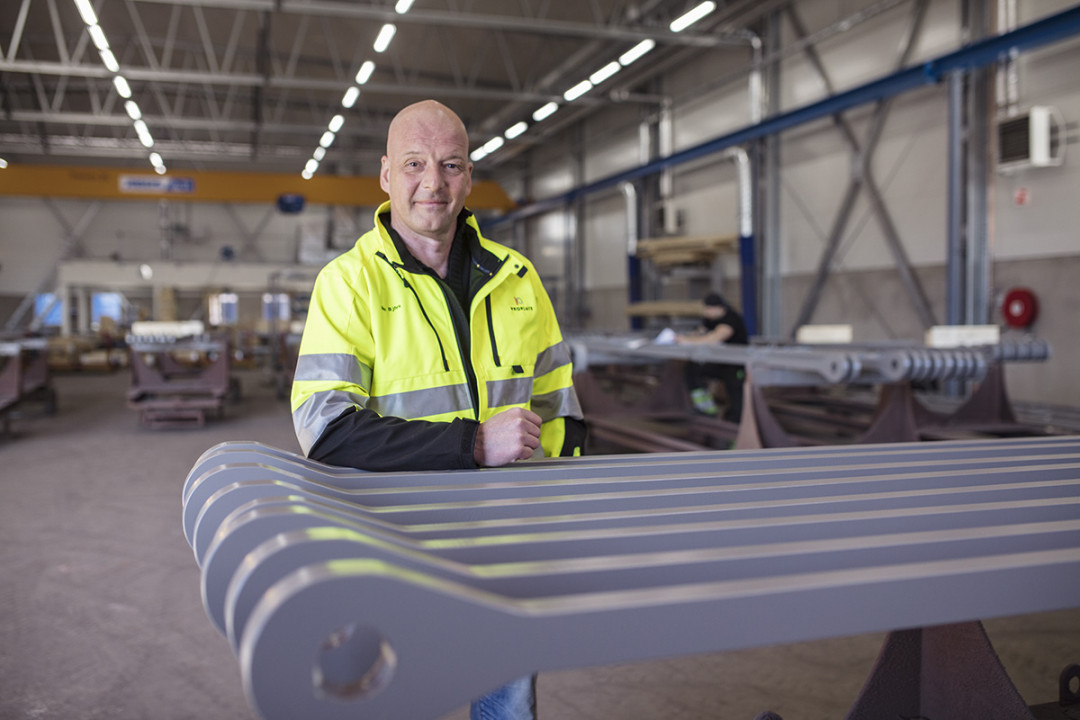 Max Björk, CEO Proplate, in einer Bearbeitungshalle