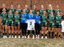 Die 1. Damenmannschaft des TV Aldekerk 07 bei der Präsentation der Trikots für die Spielsaison 2022/23