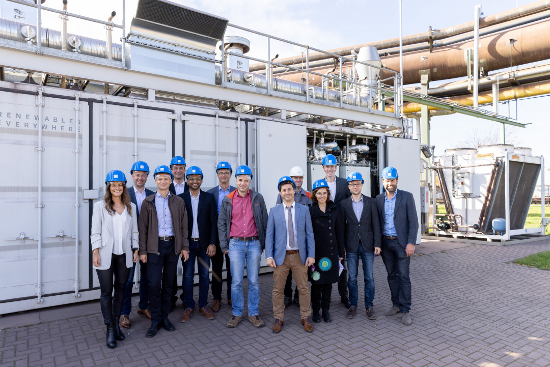 GrInHy2.0 Projektteam vor dem Sunfire Hochtemperatur-Elektrolyseur in Salzgitter - Photo: Salzgitter AG