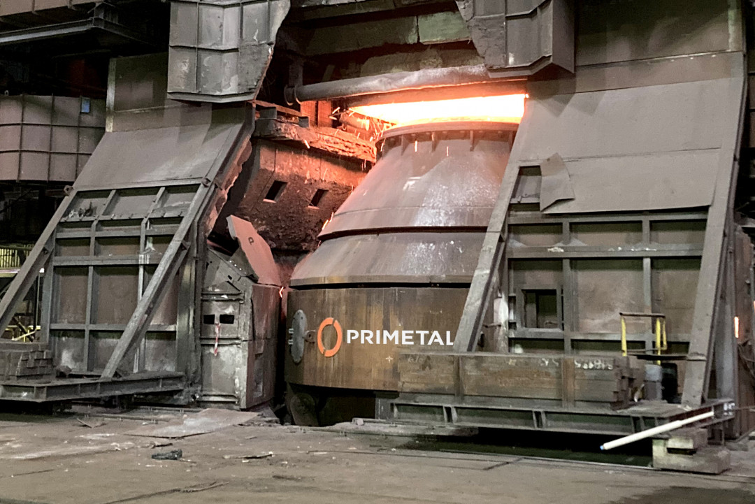 Der neue 125-Tonnen-LD-Konverter (BOF) im Stahlwerk von ArcelorMittal Zenica gewährleistet eine höhere Produktivität und hat ein Schrägstellungsproblem beseitigt. - Photo: Primetals Technologies, Limited