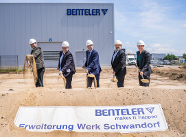 2022 erweiterte BENTELER sein Werk in Schwandorf bereits zum dritten Mal innerhalb weniger Jahre. Das Werk entwickelt sich immer mehr zu einem Kompetenzzentrum für Batteriewannen.