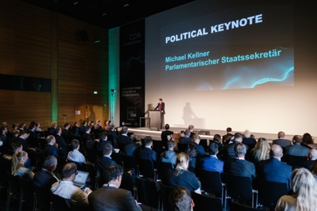 Parlamentarischer Staatssekretär Michael Kellner vom Bundesministerium für Wirtschaft und Klimaschutz auf der LightCon - Photo: Deutsche Messe