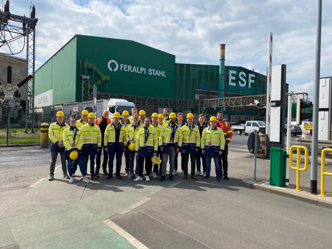 Die Teilnehmer des Zukunftskreises Stahl beim Besuch der Elbe-Stahlwerke Feralpi GmbH in Riesa. (Foto: NORDWEST) - Photo: NORDWEST