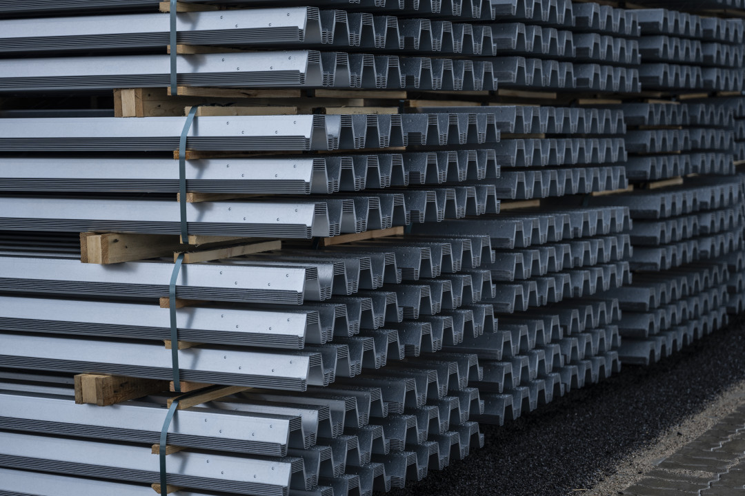 Durch CO₂ -reduzierten Stahl können die Montagesysteme für Solarparks der König GmbH & Co. KG bereits rund 64 Prozent CO₂ - Intensität einsparen. - Foto: thyssenkrupp Materials Processing Europe