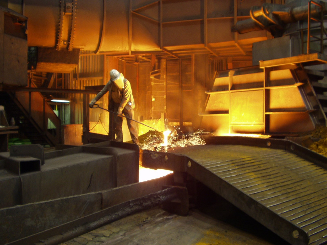 Probenehmer am Hochofen von ThyssenKrupp Steel in Duisburg - Foto: thyssenkrupp Steel