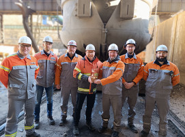 Die zu Recht stolzen Award Gewinner Dr. Christian Brüggmann, Dr. Matthias Schwarz, Peter Jung mit seinem Einkaufsteam, Jonas Seehausen, Uwe Landeck und ein großes Team der Swiss Steel Group, die alle mit CRM arbeiten.