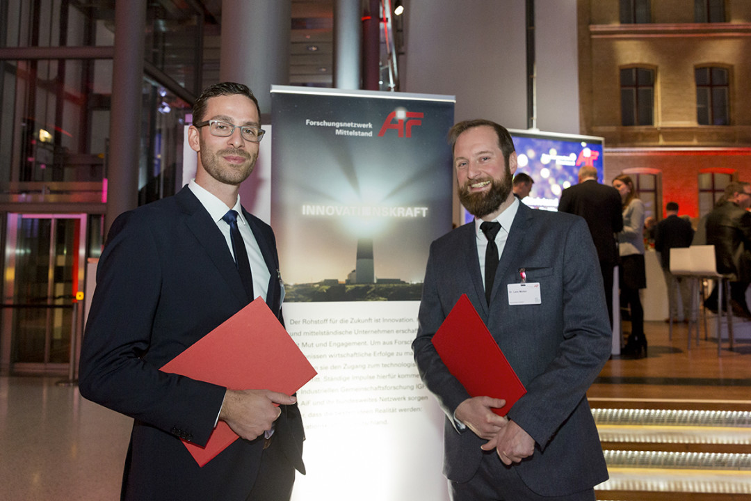 Glückliche Gewinner des Otto von Guericke-Preises 2019: Dr. Rigo Peters und Lars Molter (v.l.)“ - Foto: AiF