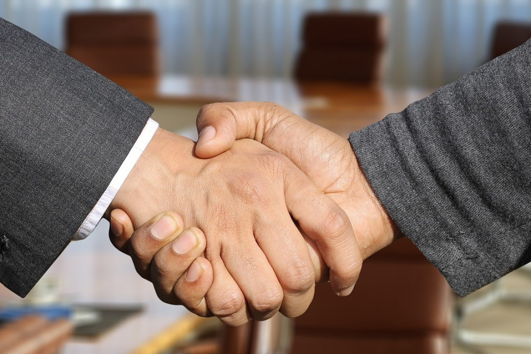 shaking-hands-g9c72b6f65_1280