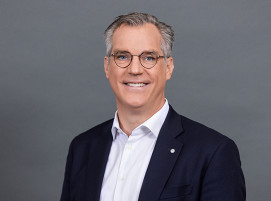 Gunnar_Groebler_1715_cut_web-2048x1059