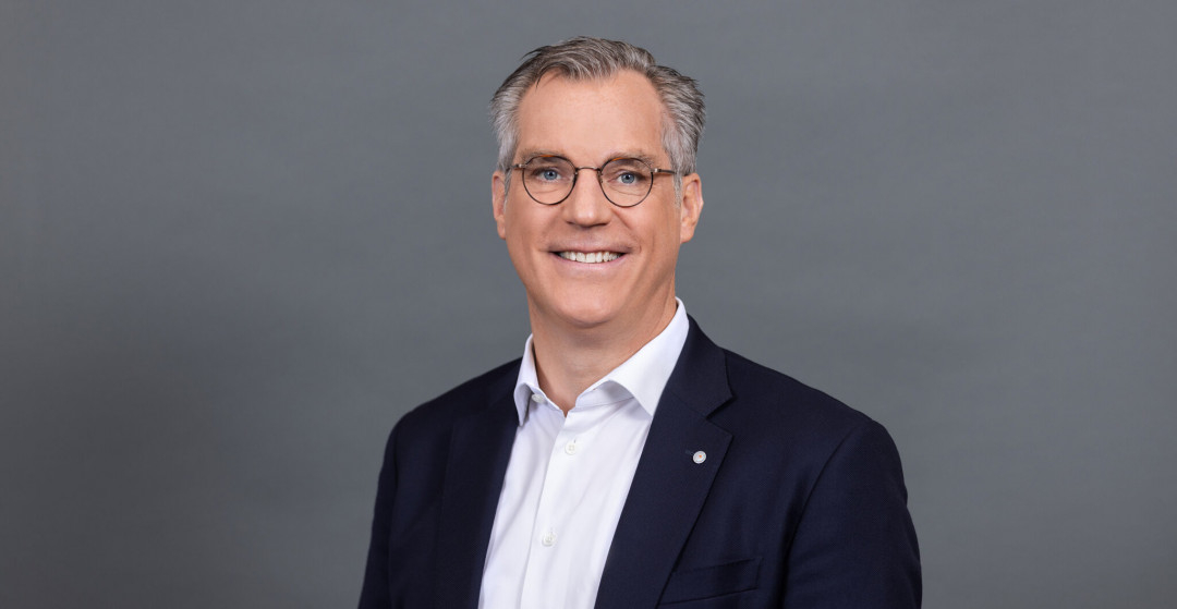 Gunnar_Groebler_1715_cut_web-2048x1059