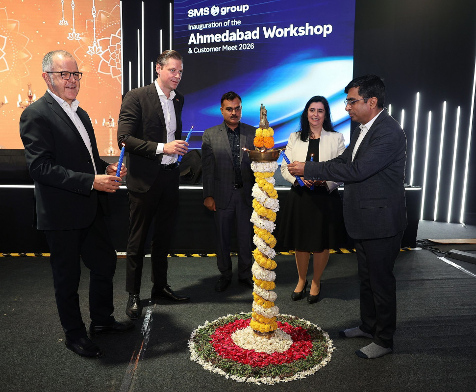 (v.l.n.r. im Bild): Marco Asquini, CEO, Region APAC & MEA, SMS group und MD, SMS India Pvt. Ltd; Bernhard Steenken, CSO, Region APAC & MEA, SMS India Pvt. Ltd.; Shri Brajesh Kumar Jha, IPS, Commissioner of Police, Rajkot, Govt. of Gujarat; Fabiola Fernandez, Member of the Managing Board, CFO of SMS group; Rakesh Adlakha, Sr. VP, Head of Supply Chain & Global Production Network, SMS group. - Photo: SMS group