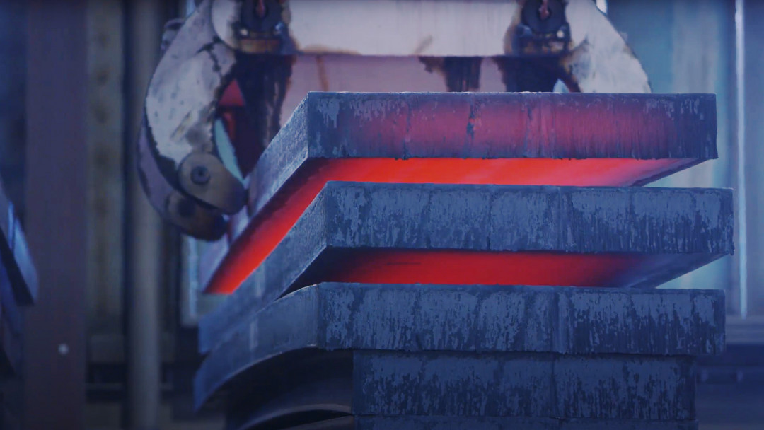 Brammen im Werk in Tornio - Bild: Outokumpu