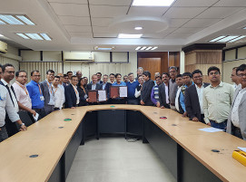 Primetals Technologies wird eine Pelletieranlage, drei Pfannenöfen und zwei RH-Entgaser an SAIL IISCO liefern. Das Foto zeigt Vertreter beider Unternehmen bei der Vertragsunterzeichnung.