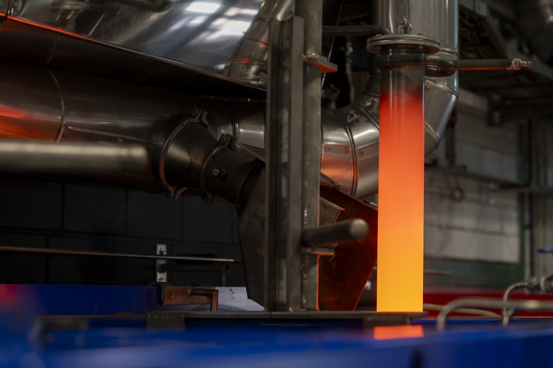 Blick ins Hochofenlabor von thyssenkrupp Steel: In den Retorten werden Pellets und Stückerz zunächst unter Stickstoff aufgeheizt und anschließend unter Reduktionsgas geprüft – eine wichtige Grundlage für die späteren Untersuchungen unter wasserstoffreicher Atmosphäre im neuen Labor - Photo: thyssenkrupp Steel