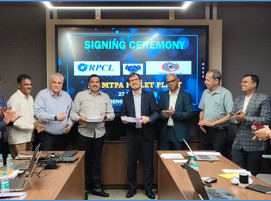 Teams von RPCL und SMS bei der Vertragsunterzeichnung.