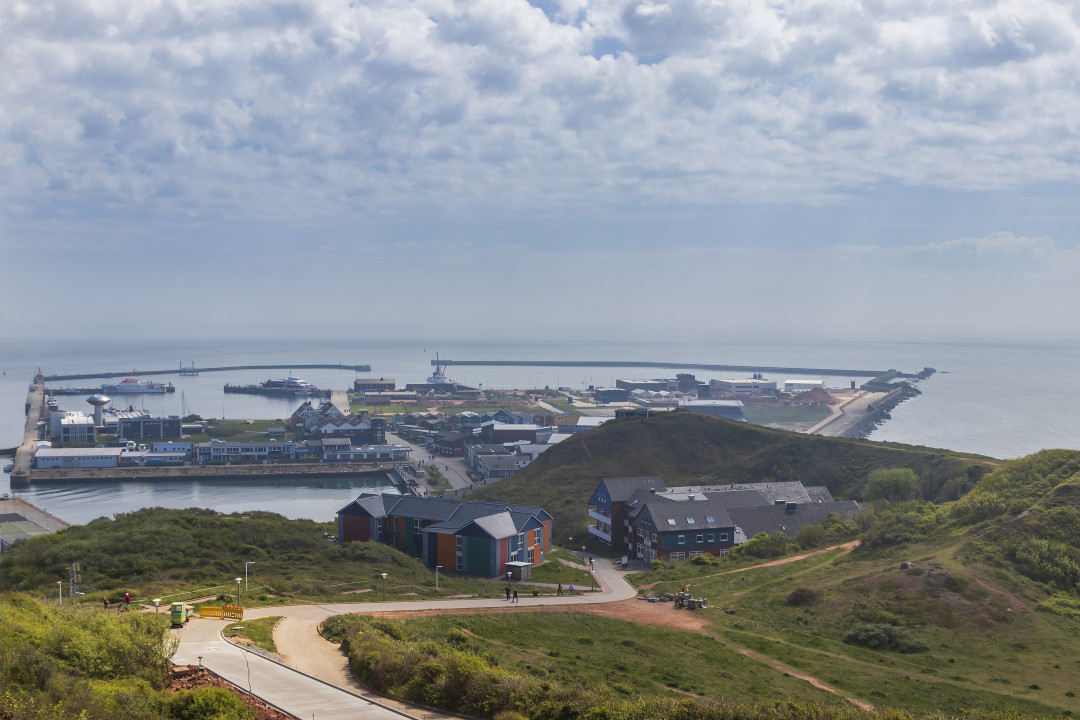Der Hafen der Hauptinsel von Helgoland - Bild: Swiss Steel