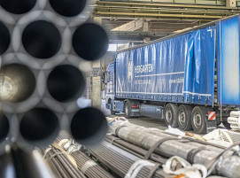 Verladung von Rohren bei Hergarten