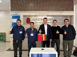 Foto der Vertragsunterzeichnung: Von links nach rechts: Shen Jianqiang, Chen Huiyan, Tobias Leiting, Ding Zongxu, Xu Liang