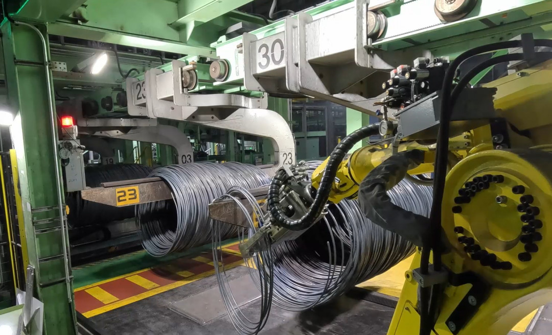 TrimRob – autonomer Roboter zum Besäumen und Probenahme von Bünden von Primetals Technologies - Photo: Primetals Technologies, Limited