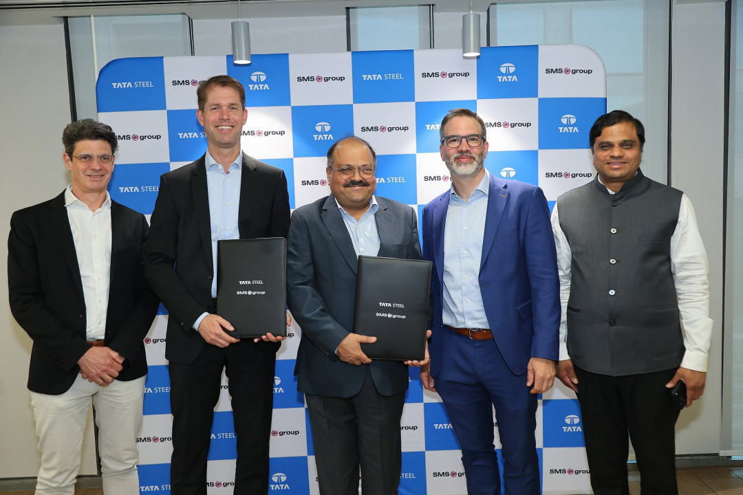 Von links nach rechts: Peter Kinzel, Head of Green Ironmaking SMS group; Jochen Burg, CEO SMS group; Akshay Khullar, VP Engineering & Projects Tata Steel; Paul Tockert, Executive Vice President CoE Metallurgy SMS group; Kanchinadham Parvatheesam, Tata Steel Company Secretary & Chief Legal Officer. - Photo: SMS group