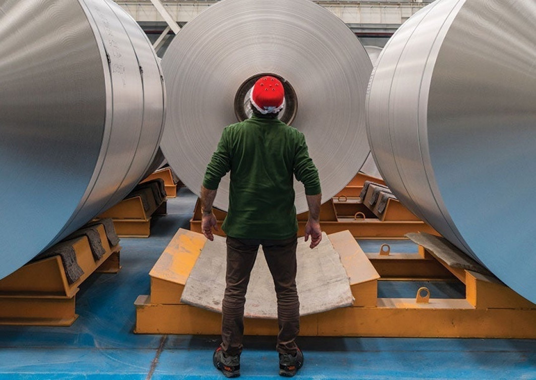 Farbbeschichtes Band wird für eine Vielzahl verschiedener Anwendungen benötigt – von Haushaltwaren bis zu Fassadenelementen - Photo:  PPG