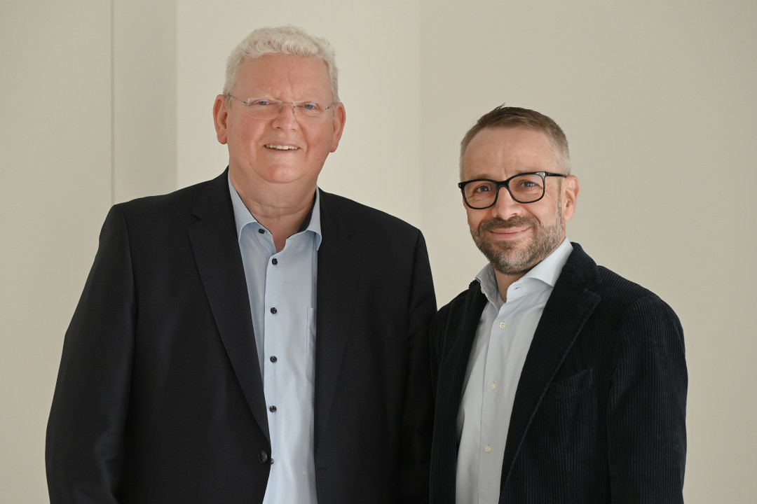 Vorstandswechsel beim IBU: Ulrich Flatken (li.) übergibt den Staffelstab an Angelo Castrignano - Photo: Industrieverband Blechumformung (IBU)