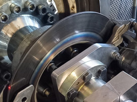 Bremsscheibe aus Edelstahl im Fading-Test: auch nach 15 Bremsungen keine nachlassende Verzögerung.